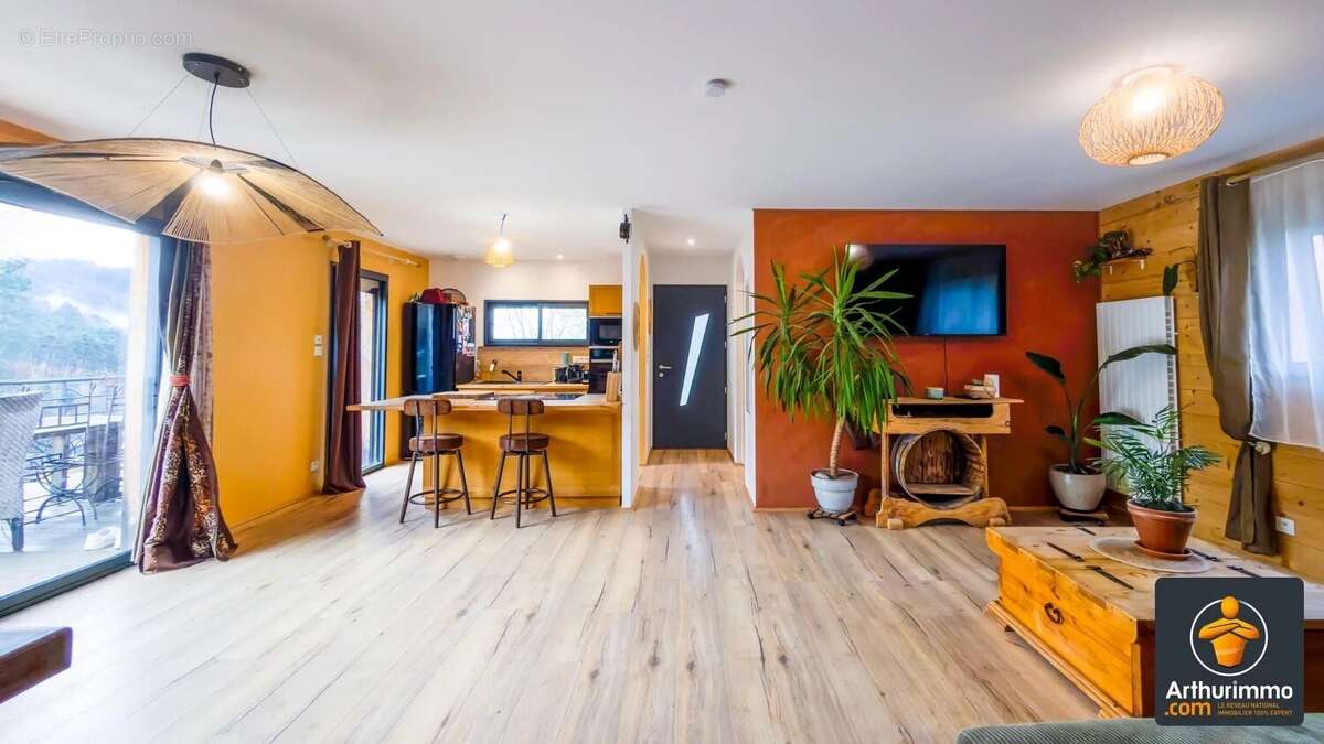 Maison à LE CRESTET