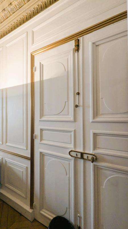 Commerce à PARIS-9E