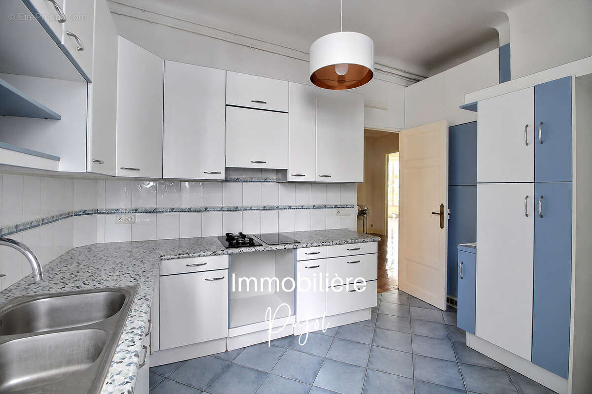 Appartement à MARSEILLE-4E