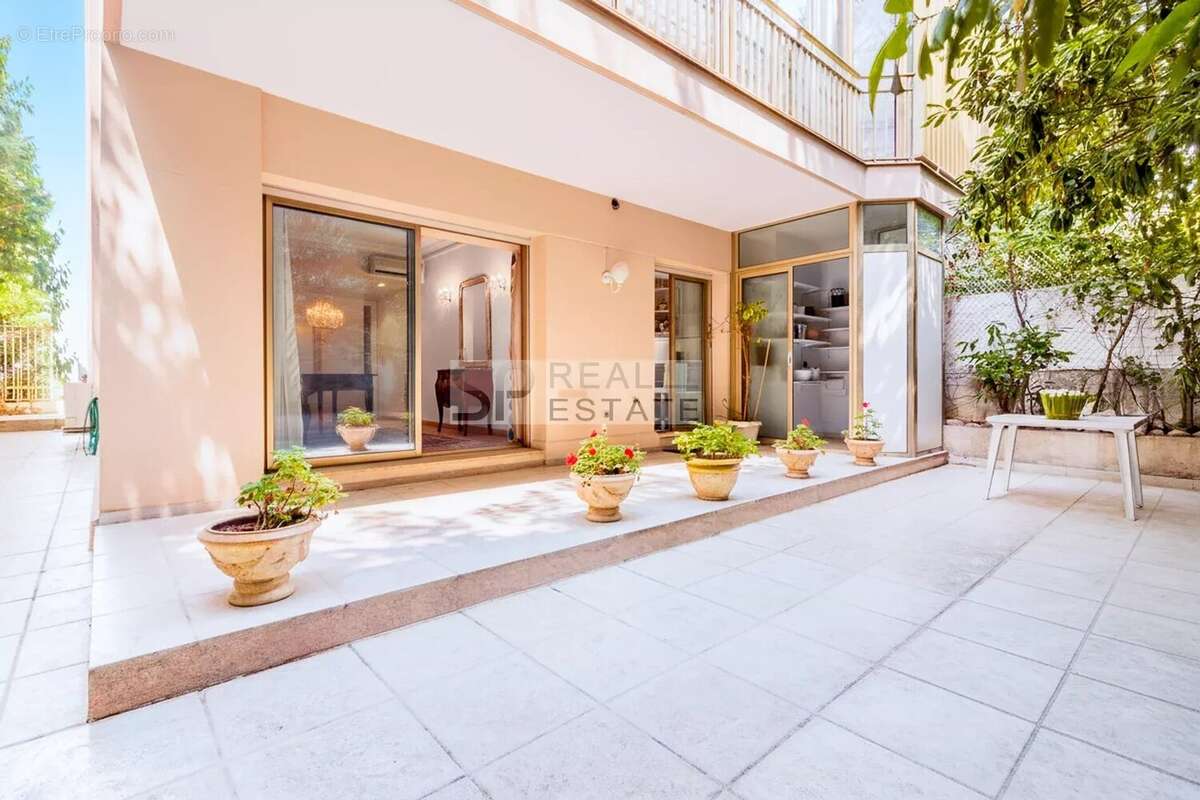 Appartement à VALLAURIS
