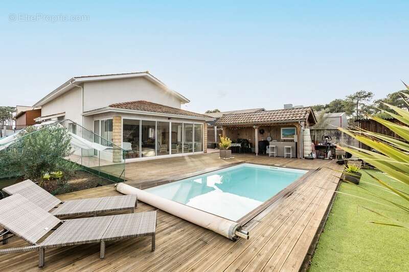 Commerce à GUJAN-MESTRAS