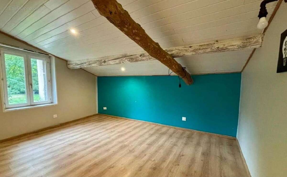 Maison 135 m² à Saint-Floret  - photo 3