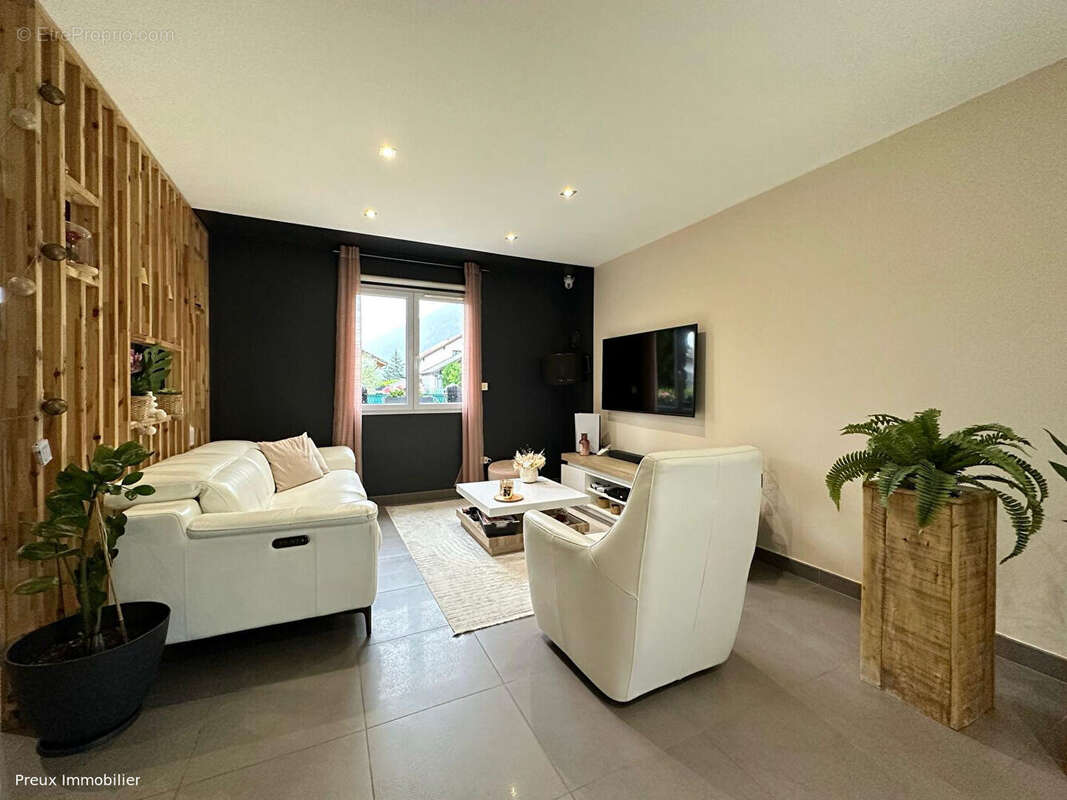 Maison à SAINT-PIERRE-EN-FAUCIGNY