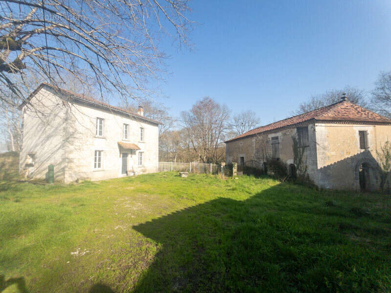 Maison 89 m² à Courgeac  - photo 14