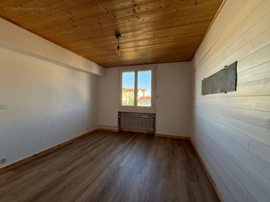 Appartement à VILLENEUVE-LA-GARENNE