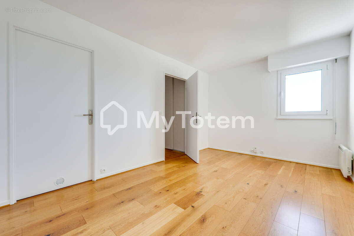 Appartement à COURBEVOIE