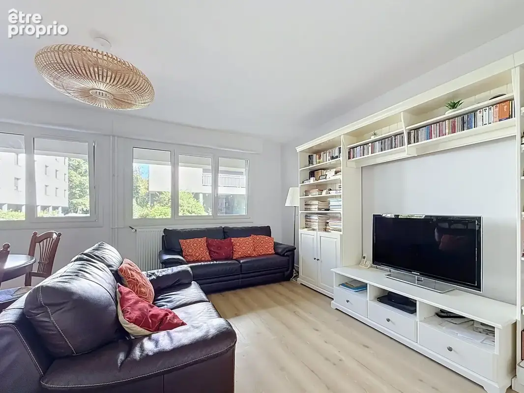 Appartement à vendre 4 pièces SAINT CYR SUR LOIRE (37) - photo 7