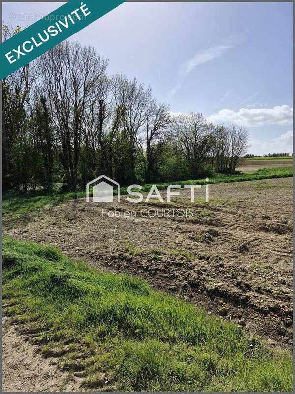 Photo 1 - Terrain à SAINT-ROGATIEN