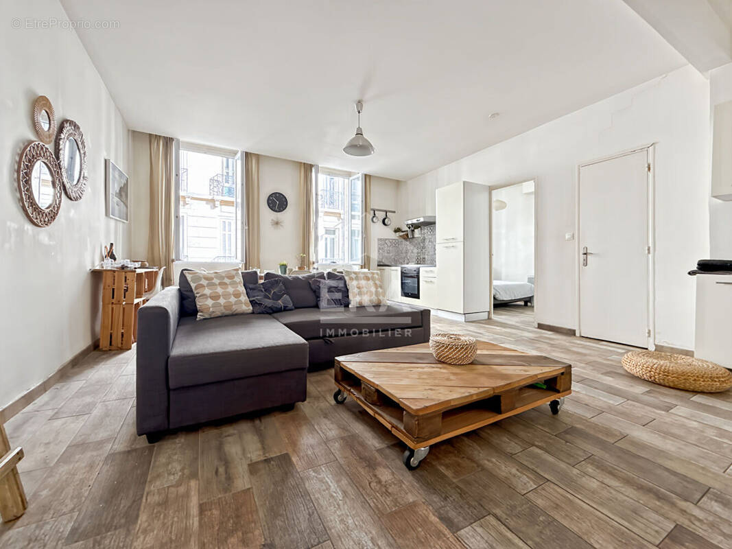 Appartement à MARSEILLE-6E