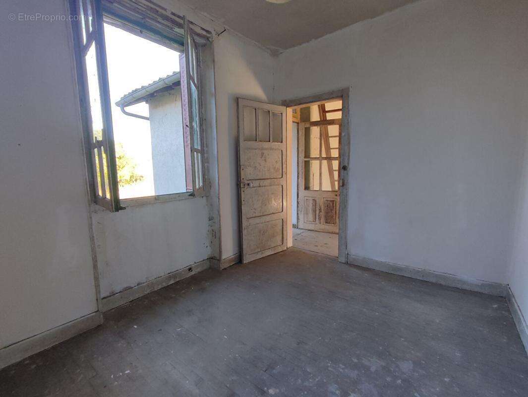 Maison à MEZIERES-SUR-ISSOIRE