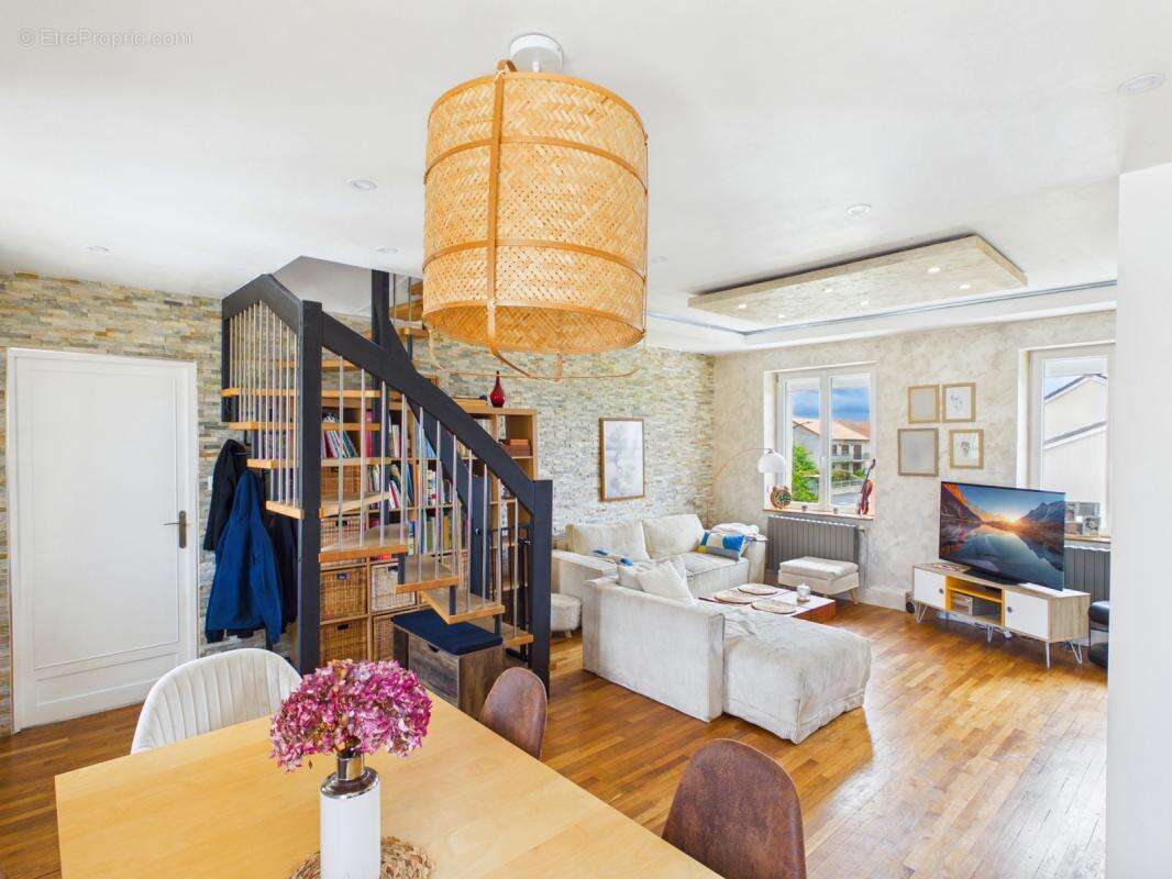 Appartement à POUILLY