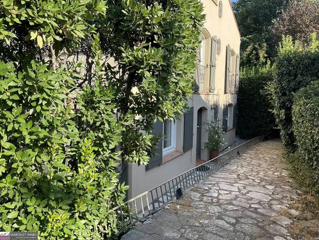 Découvrez cet ensemble immobilier composé de 2 villas indépendantes T6 de 179 m² et T3 de 59 m² en 4 faces sur 828 m² de terrain - photo 28