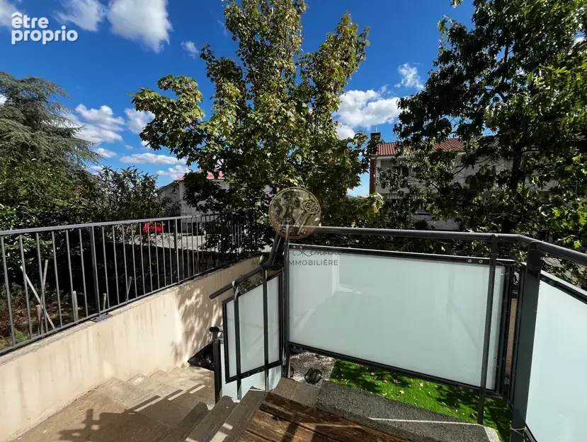 Produit rare à Marcy-l’Étoile   T3 traversant avec deux jardins Privatifs, piscine et double garage - photo 15