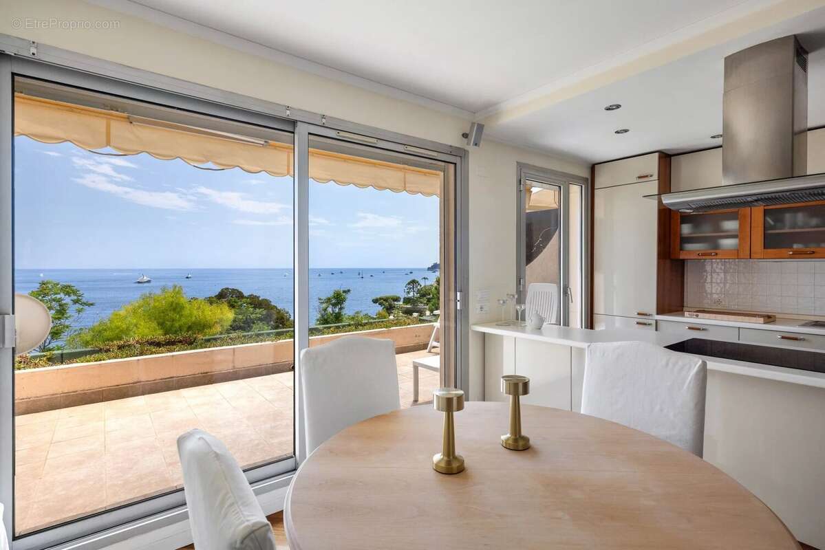 Appartement à ROQUEBRUNE-CAP-MARTIN