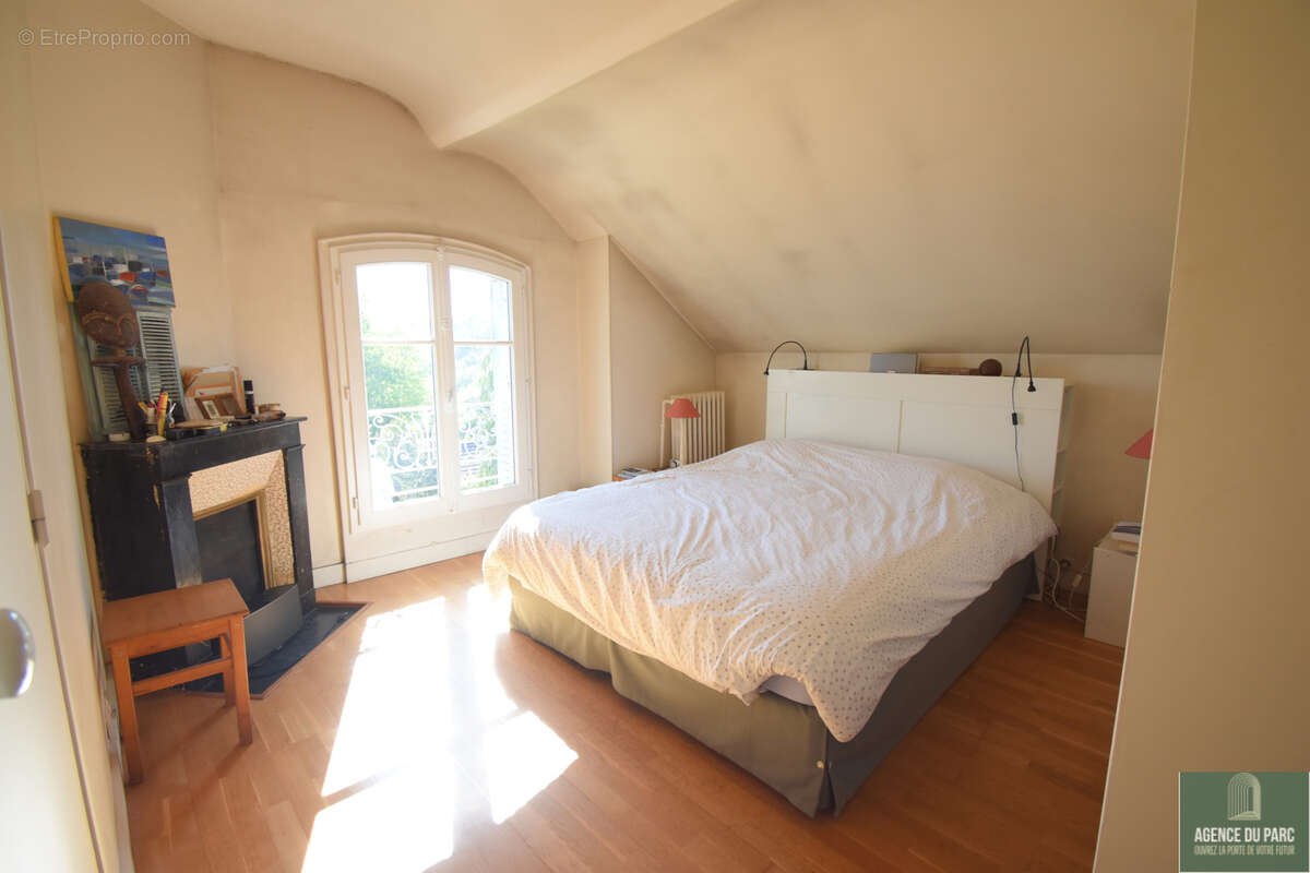 Maison à MARNES-LA-COQUETTE
