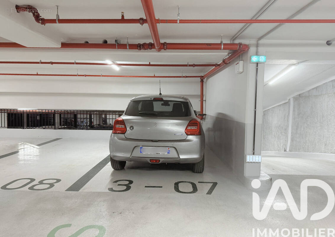 Photo 1 - Parking à PARIS-4E