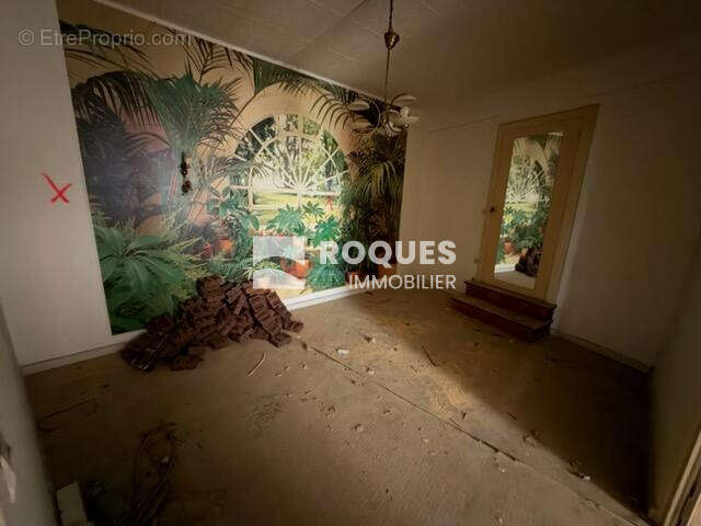 Lodève centre, ensemble d'habitation à rénover entièrement ! - photo 10