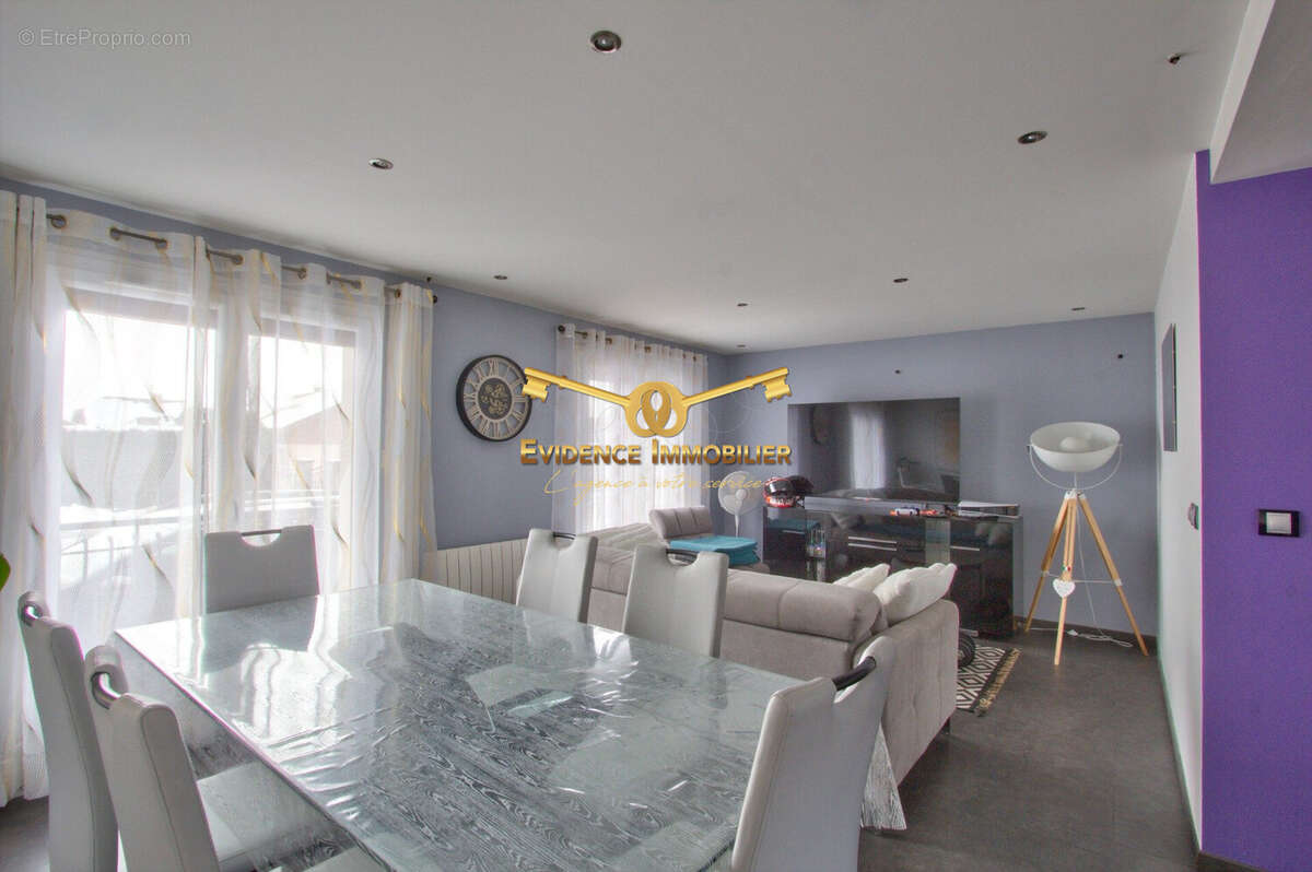 Appartement à GRIGNON