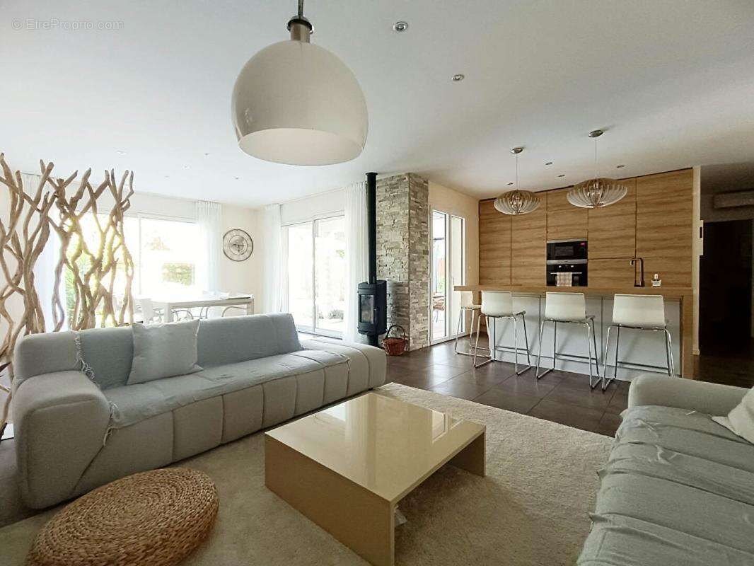 Maison Saint Chamas 5 pièce(s) Avec Piscine et jardin aménagé - photo 10