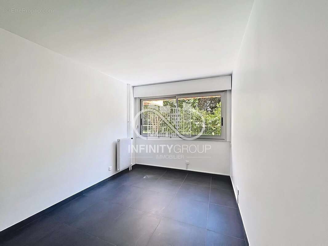 Appartement à VALLAURIS