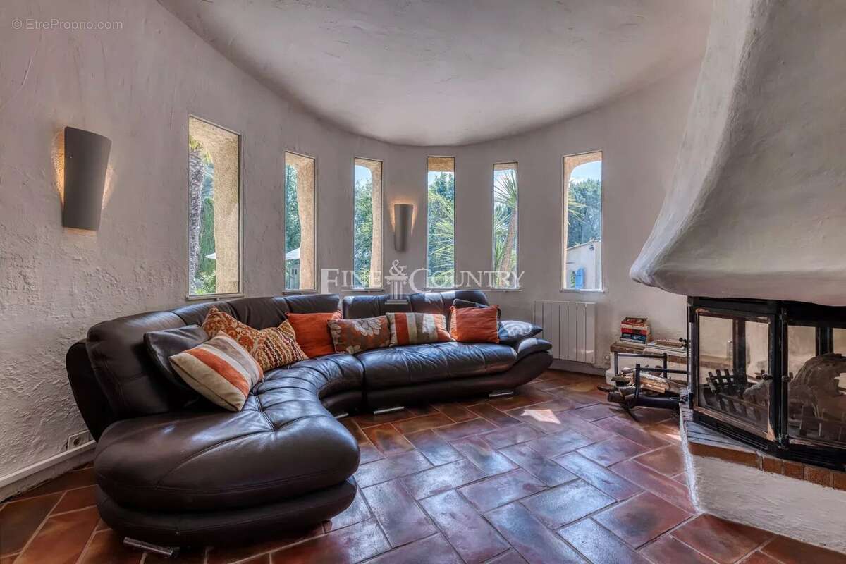 Maison à VALBONNE