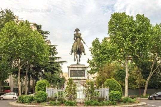 Appartement à NEUILLY-SUR-SEINE