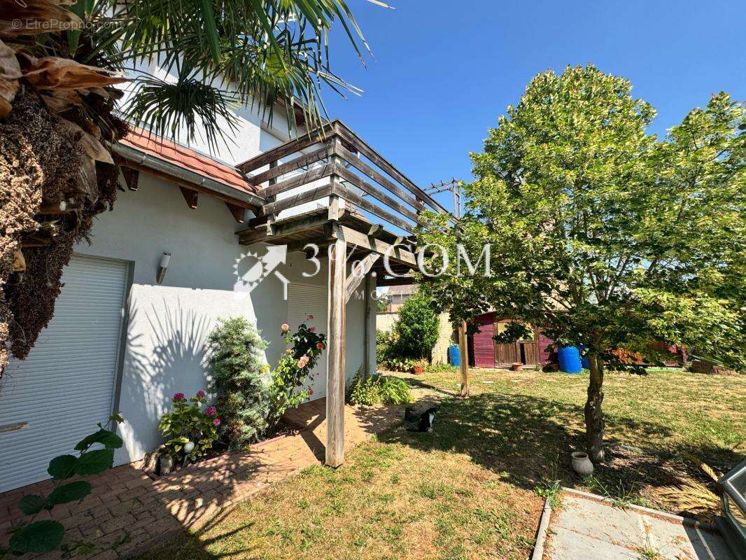 3%COM Propriété composée de 2 Maisons - piscine et jardin - photo 19