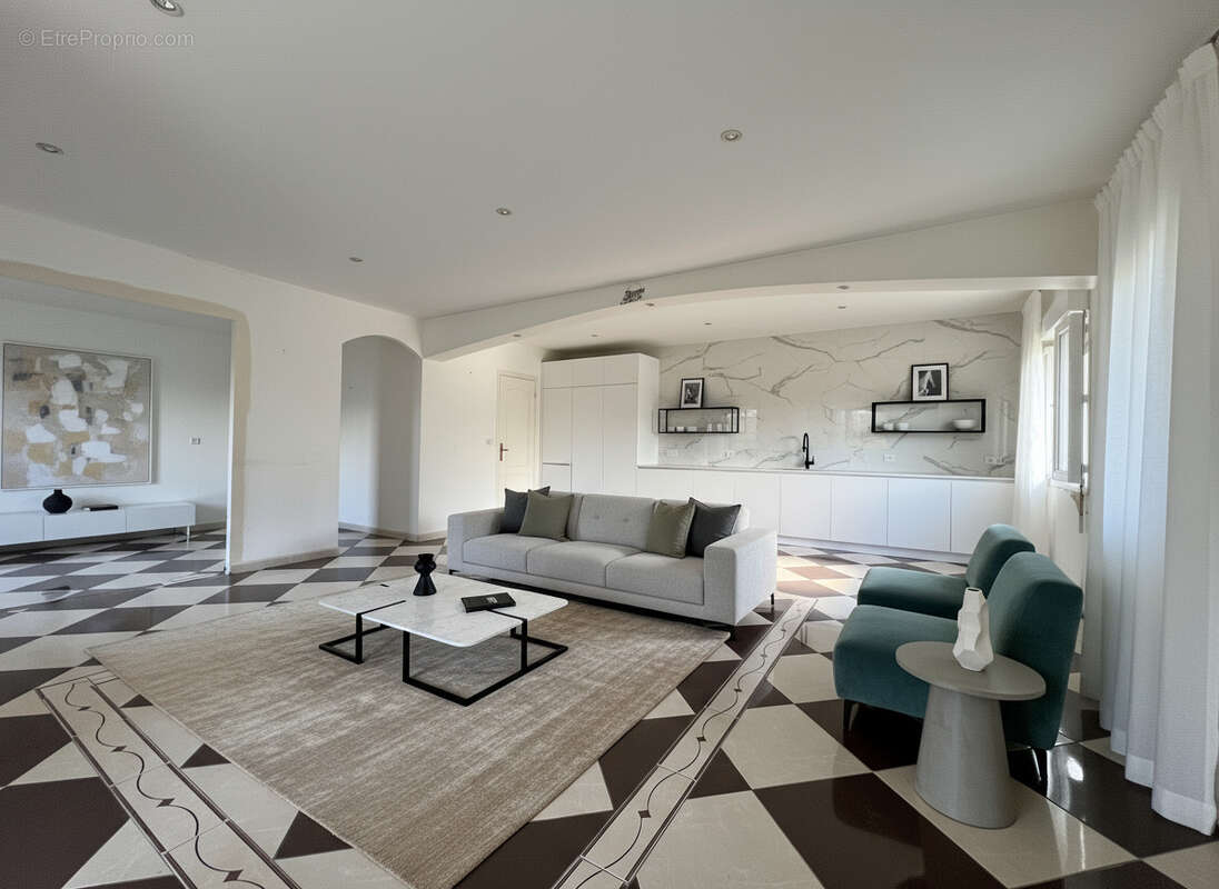 2 - Maison à SAINT-HILAIRE-DE-BRETHMAS