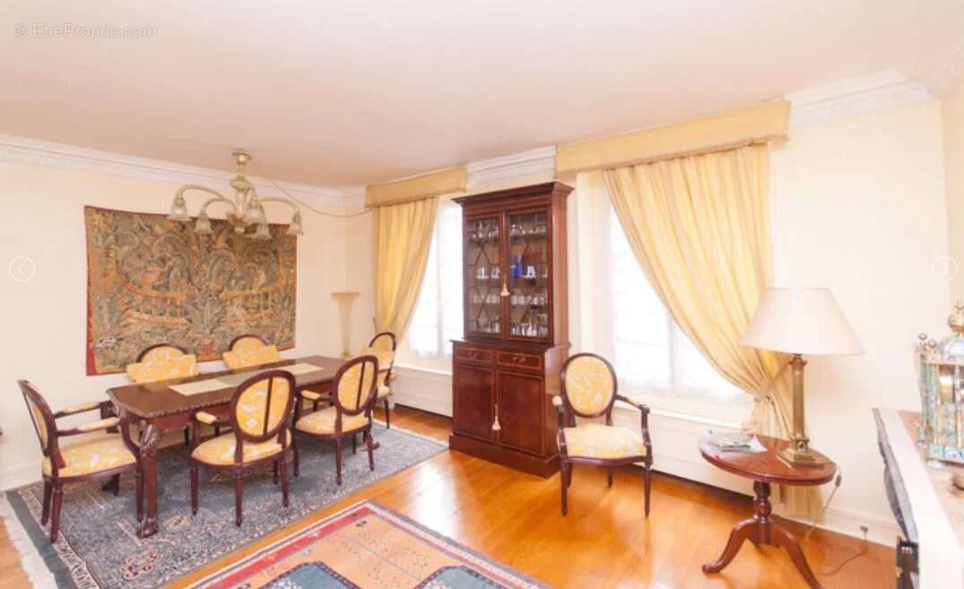 Appartement à PARIS-1E