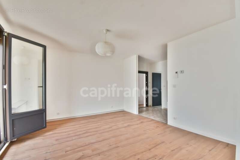 Maison à SAINTE-GENEVIEVE-DES-BOIS