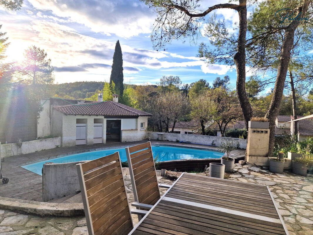 Maison à SAINT-CLEMENT-DE-RIVIERE