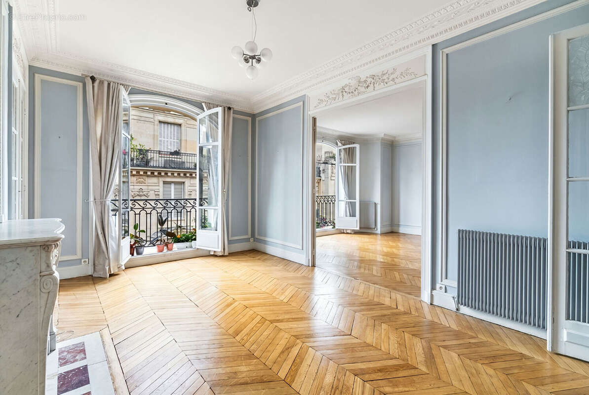 Appartement à PARIS-17E