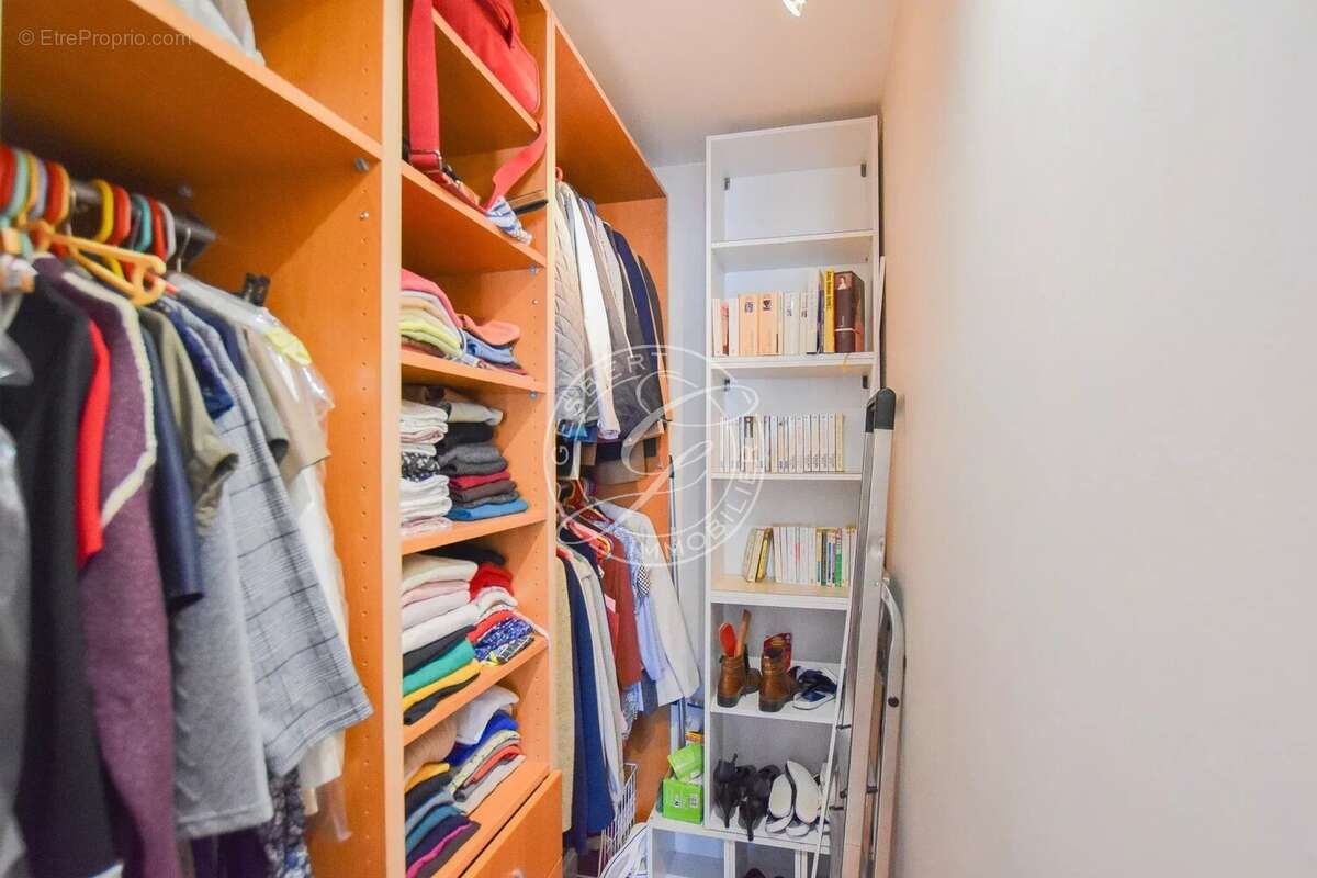 DRAGUIGNAN – Appartement T5 de 123 m² habitables avec véranda, ascenseur et parking privatif - photo 13