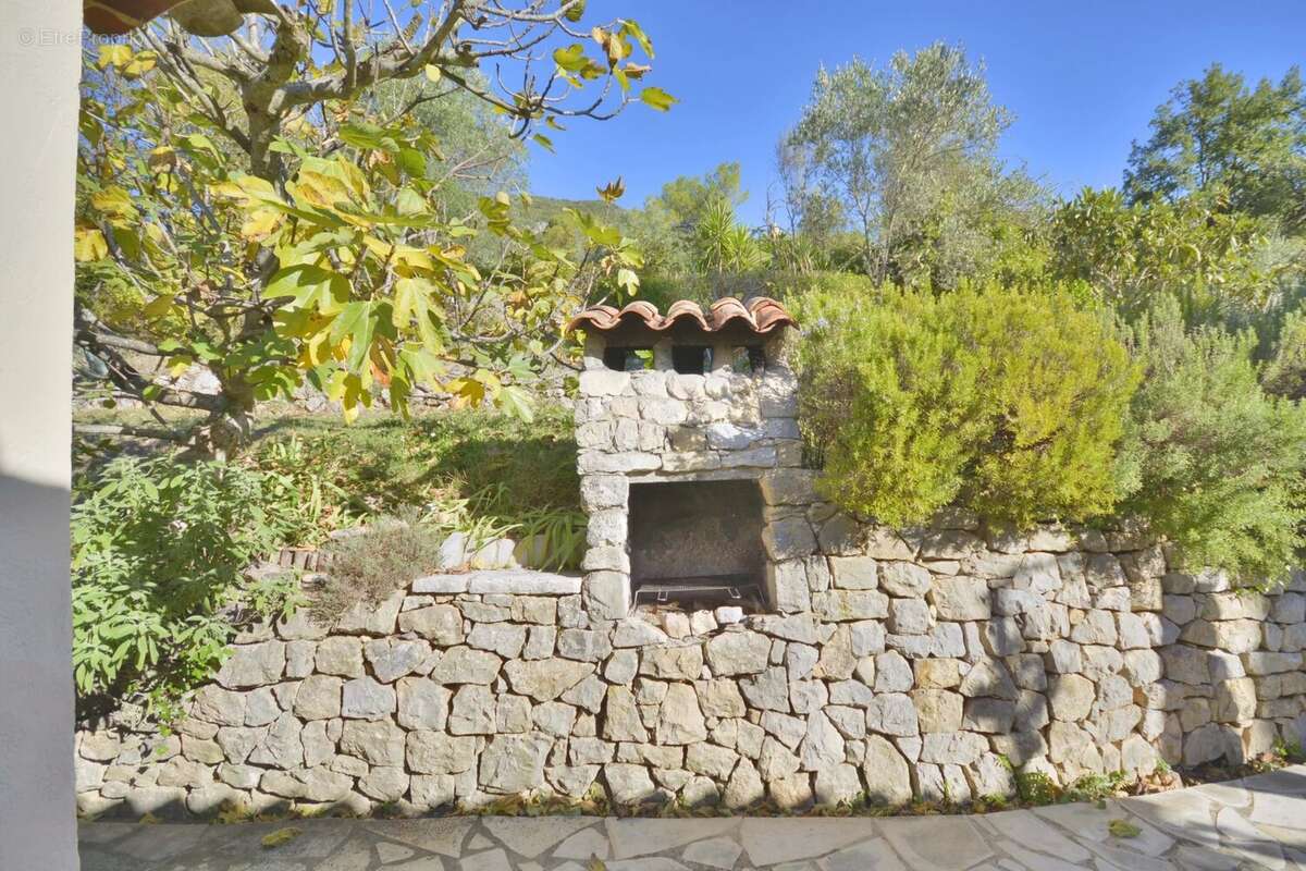 Maison à TOURRETTES-SUR-LOUP