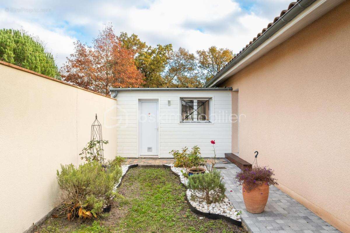 Pessac – Quartier de l’Alouette Maison familiale de plain-pied – 175 m² – Terrain 800 m² avec piscineB - photo 5