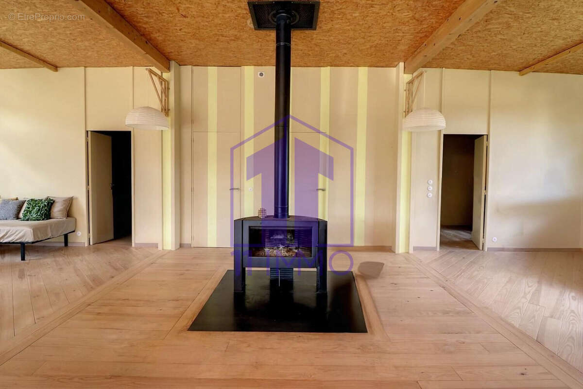 Poele Séjour - Maison à VELIEUX