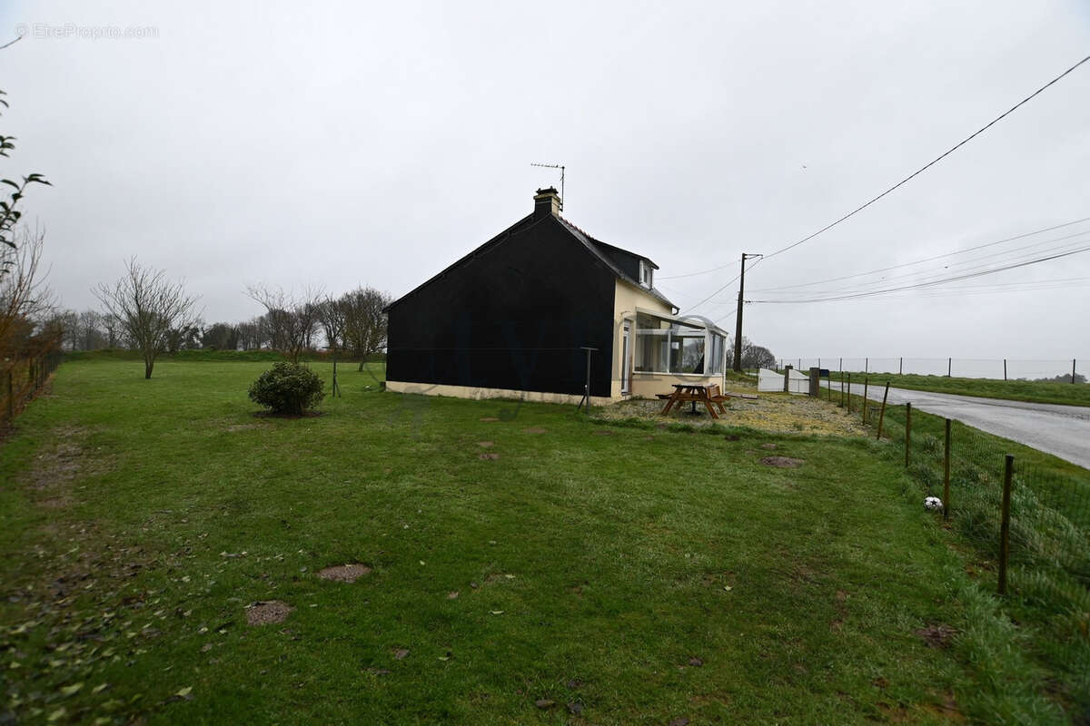 Maison à PLOUNEVEZ-QUINTIN