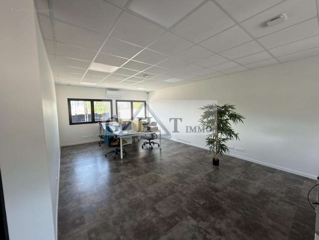 Commerce à VIGNEUX-SUR-SEINE