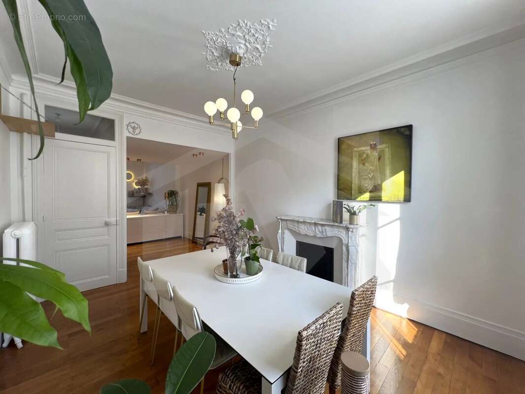 Appartement de caractère   113,76 m2   dernier étage   greno - photo 2