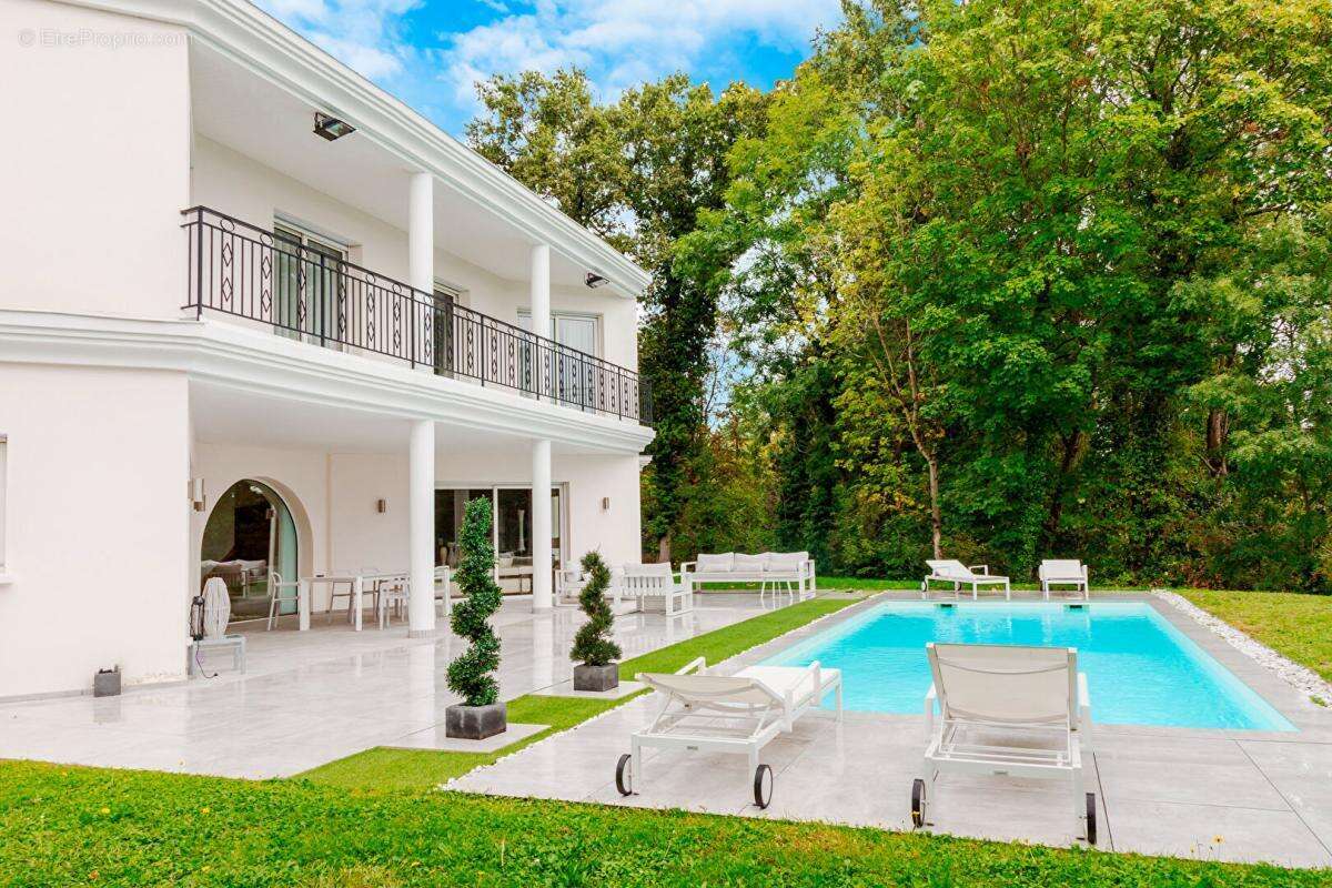 Maison Ecully Tronchon.1650000. 7 pièce(s) 286 m2 .5 chambres .terrain 1890m2.piscine.jardin - photo 17