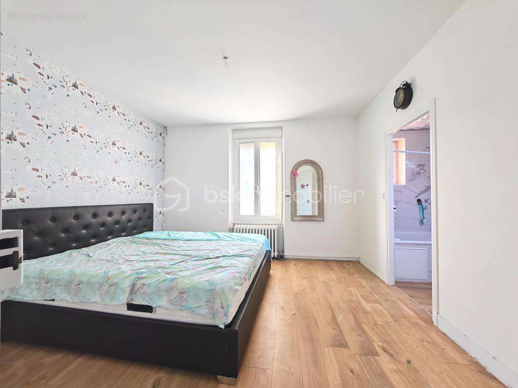 Maison à SAINT-PIERRE-LES-NEMOURS