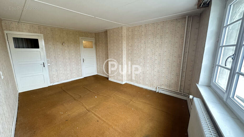 Maison à BRUAY-LA-BUISSIERE