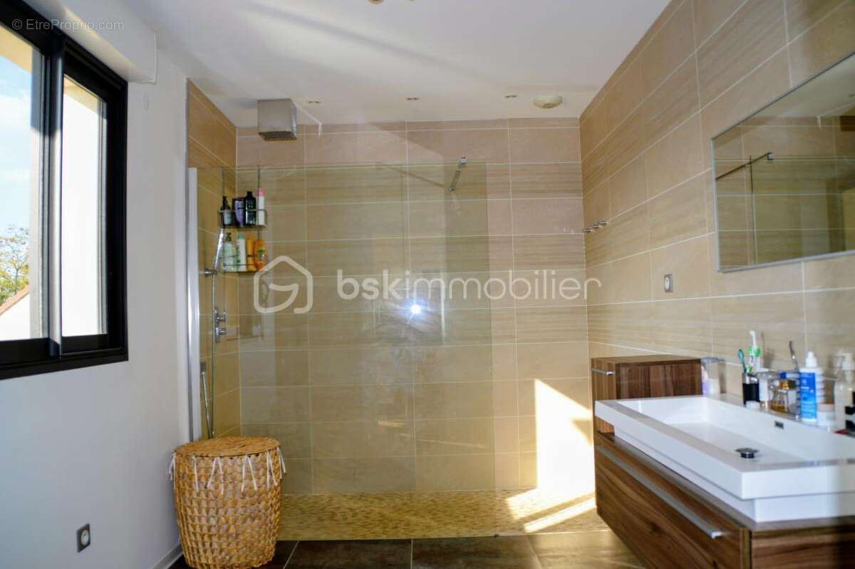 Maison à SAINTRY-SUR-SEINE