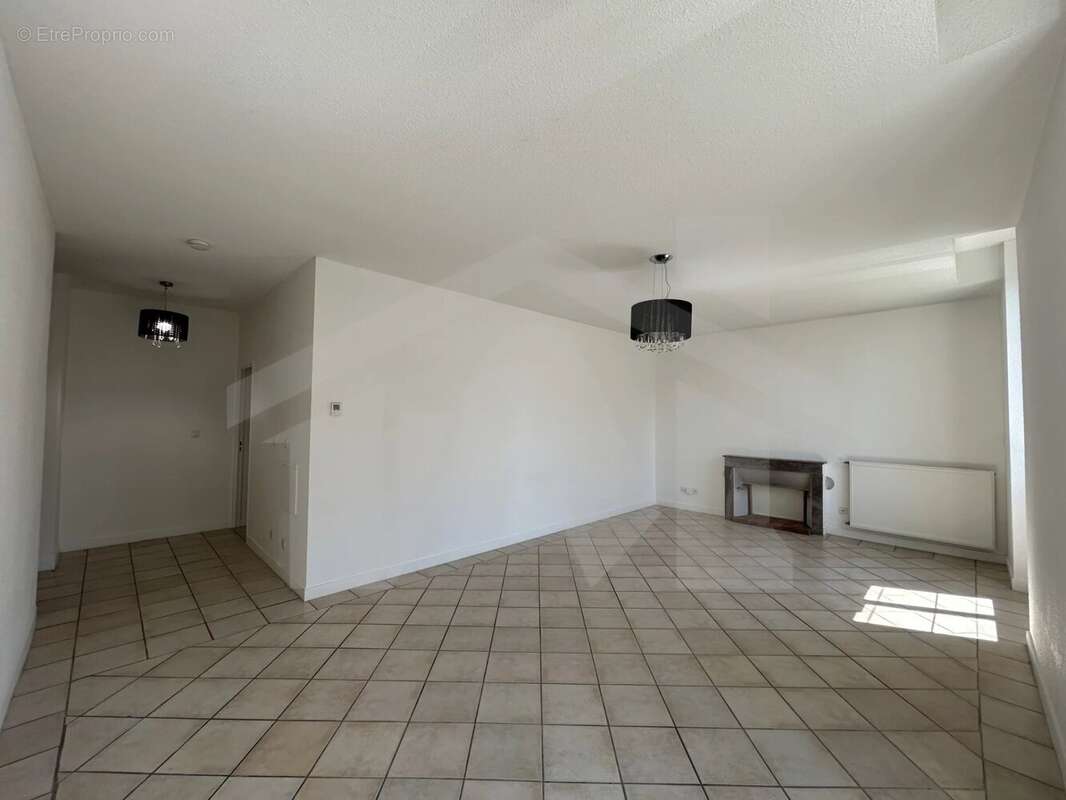 Appartement T4 de 101 m2 au Château de Poisat - photo 8