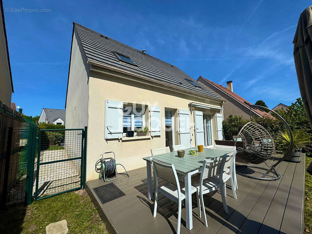 Maison à FLEURY-MEROGIS