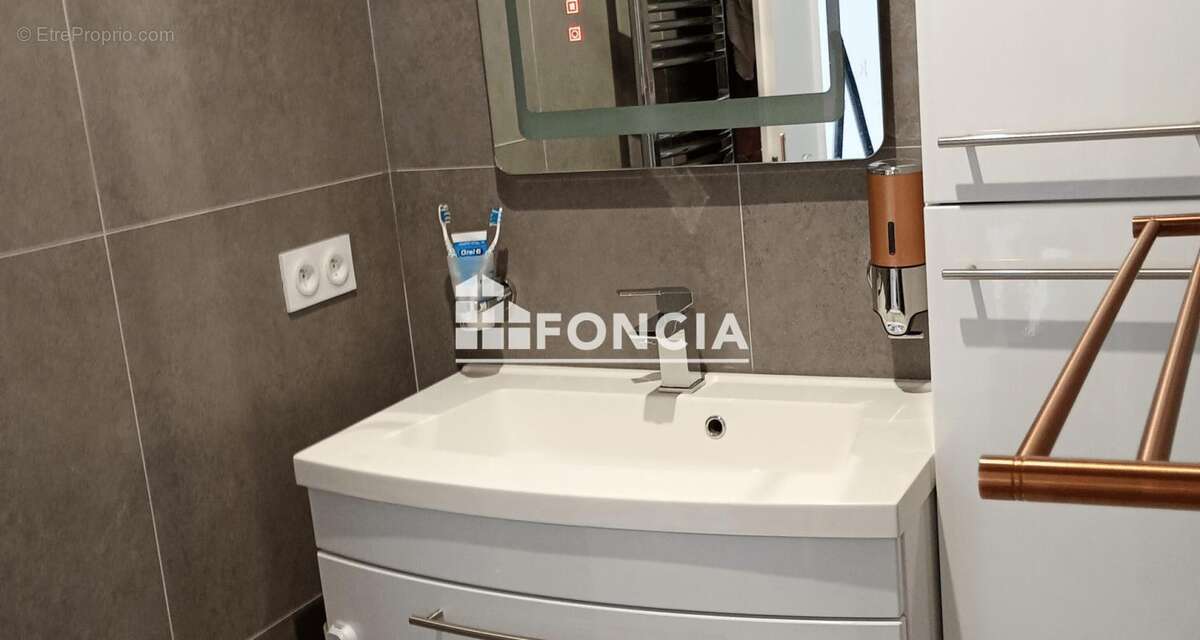 Appartement à SAINT-PIERRE-DU-PERRAY