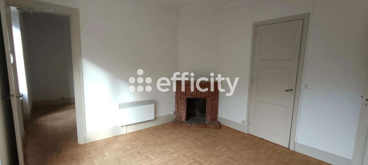 Appartement à LA MONNERIE-LE-MONTEL