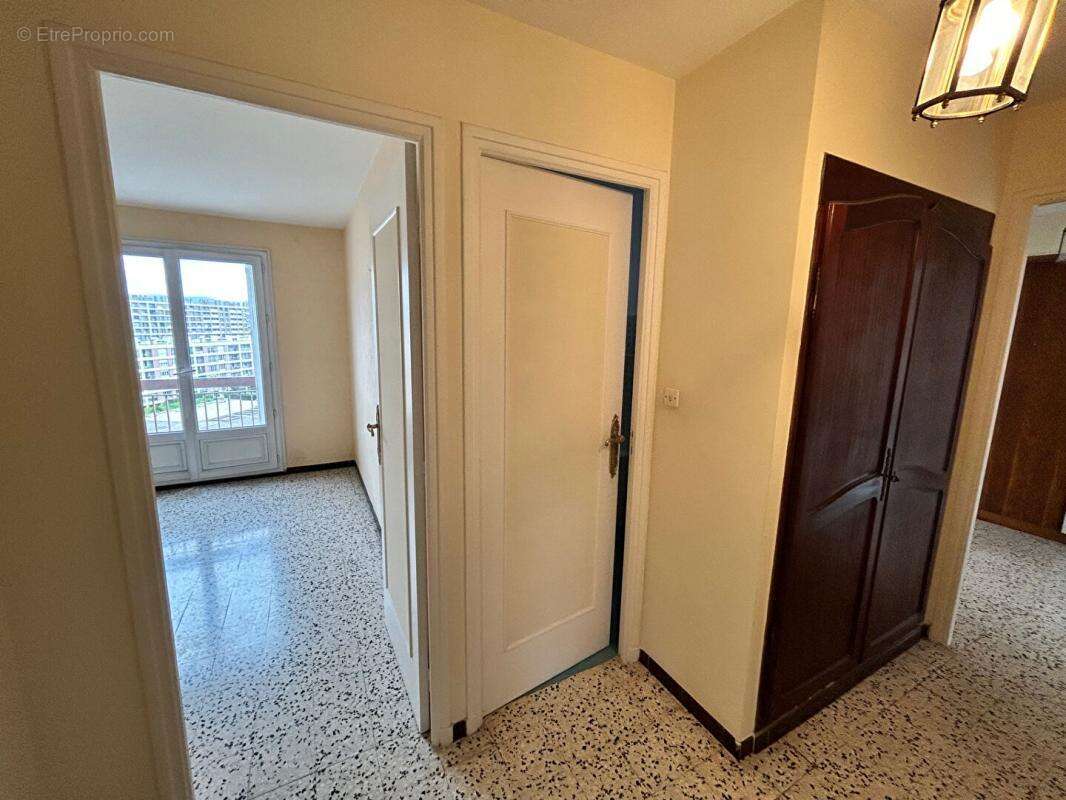 Marseille 9  dromel  type  3 /4  de 70 m2 au 7 ieme etage - photo 8