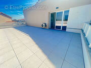 Appartement à PINS-JUSTARET