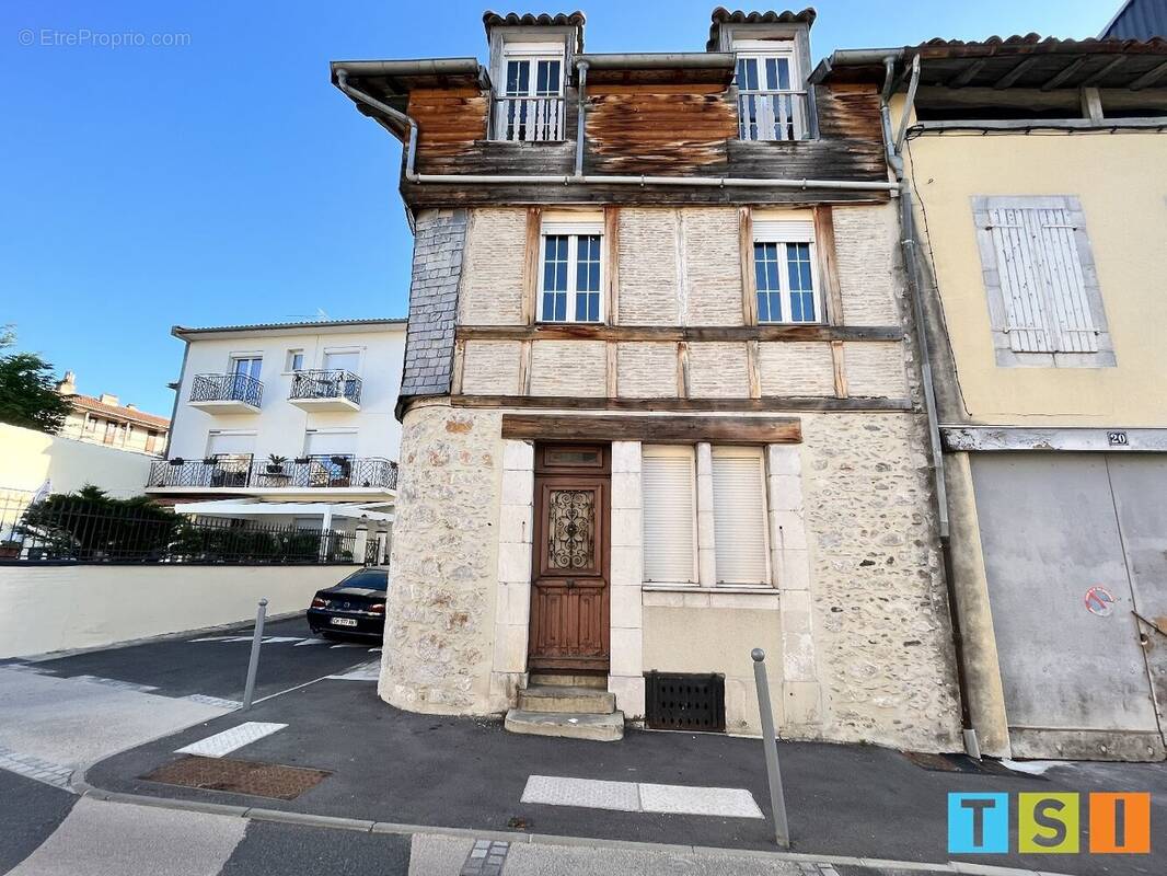 Maison à MONTREJEAU